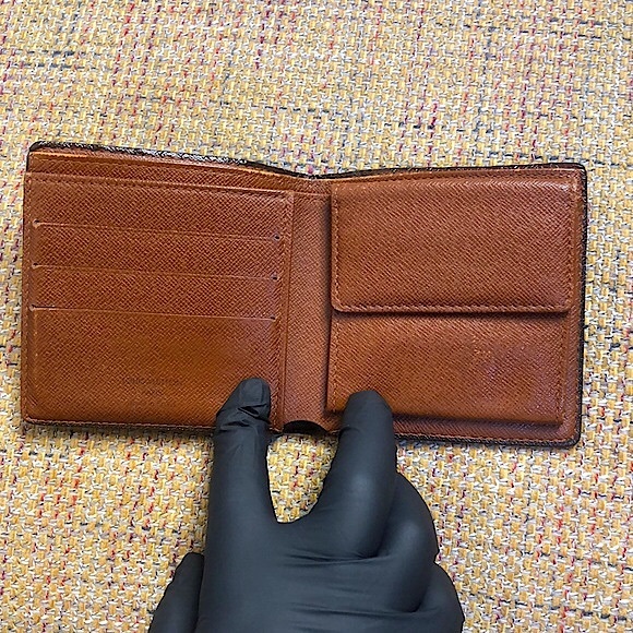 LOUIS VUITTON LV Monogramed Bifold Wallet CA0092 COMES WITH: LV Dust Bag - Picture 16 of 17